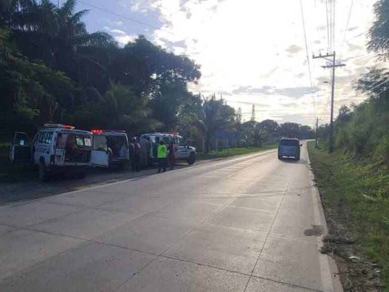 Labores de rescate y atención a heridos tras naufragio cerca de Roatán