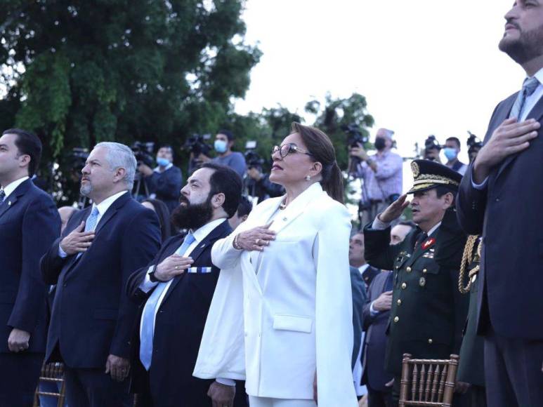 El look de la presidenta Xiomara Castro durante homenaje a la Bandera Nacional