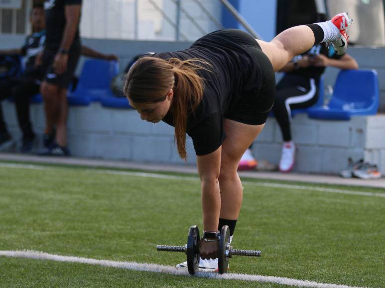 Madre de mellizos, estudiante universitaria y goleadora de la H y el Olimpia: así es la talentosa futbolista Linda Moncada