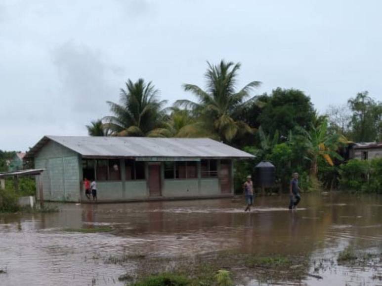 Comunidades incomunicadas, evacuaciones e intensas lluvias: Las imágenes de las inundaciones en La Mosquitia