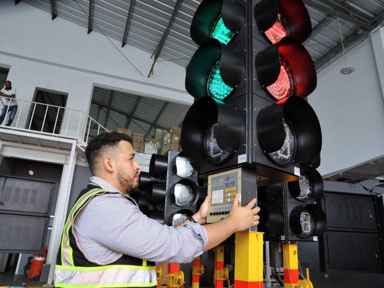 Esta es la nueva señalización y aparatos para poner orden vial en la capital