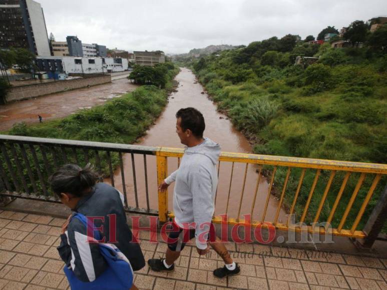 Temor e incertidumbre en la capital ante amenaza de huracán Julia (FOTOS)