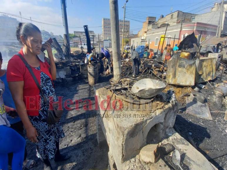 Mercado de la primera avenida quedó hecho cenizas tras incendio (Fotos)