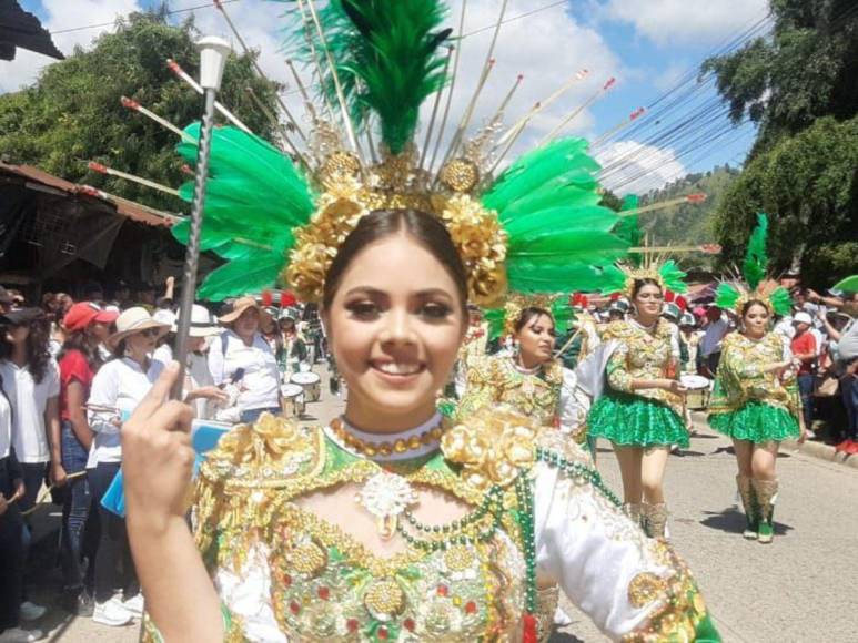 Con hermosas palillonas, juegos tradicionales y representaciones culturales, Danlí celebra la Independencia de Honduras