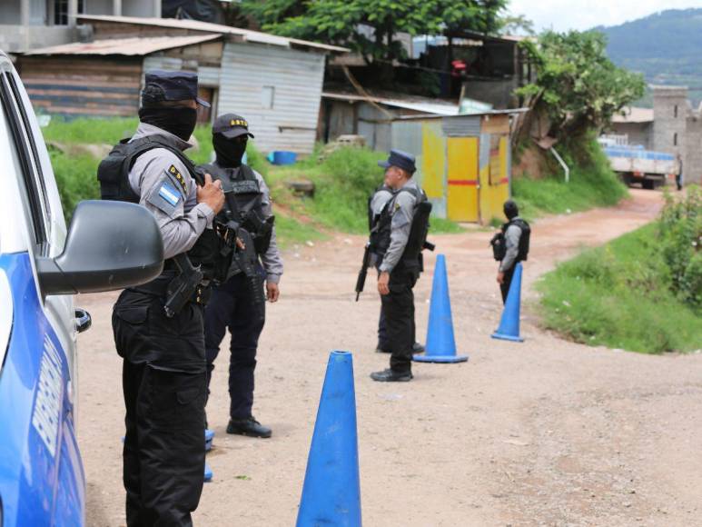 Las imágenes de la tardía intervención en la colonia Mirador de Oriente tras crimen de jóvenes