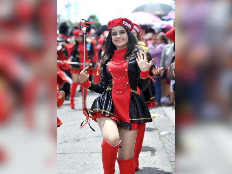 Los trajes más hermosos de las palillonas que desfilaron este 2023 en Honduras