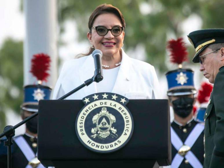 El look de la presidenta Xiomara Castro durante homenaje a la Bandera Nacional