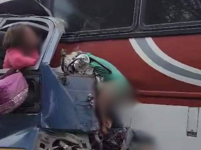 Al menos 16 muertos deja choque entre buses en San Juan de Opoa, Copán