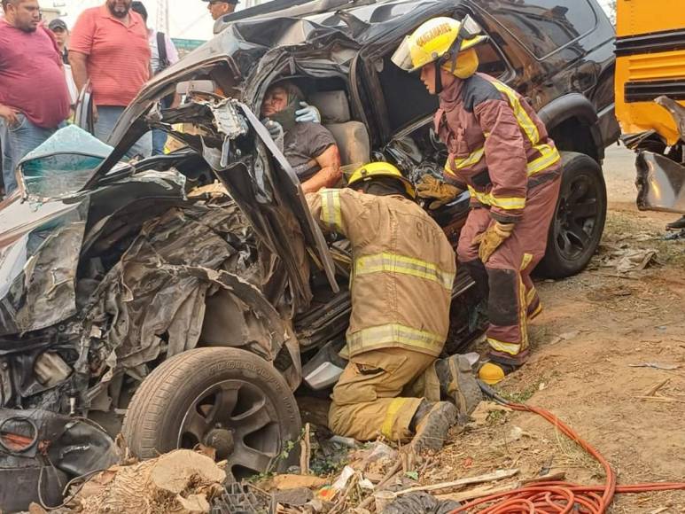 El difícil rescate tras colisión entre bus, camioneta y turismo en Villanueva