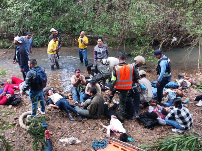 Caos en la carretera a Olancho luego de trágico accidente de autobús