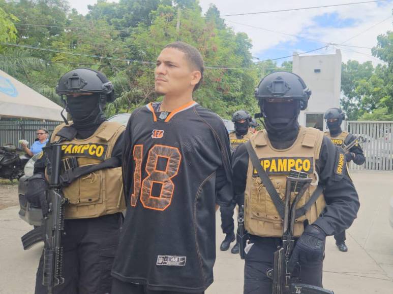 Con armas y drogas escondidas en bolsas de churros detienen a “Baby Skinny” y “El Eficaz”, pandilleros implicados en masacre de Choloma