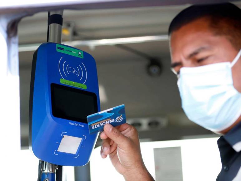 Fotos: Cámaras de reconocimiento facial y un sistema de vigilancia tendría los buses de la capital