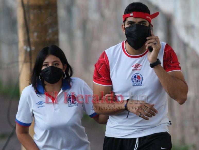 ¡Infierno blanco! Así se vive la previa del Olimpia-Municipal en el Chelato Uclés