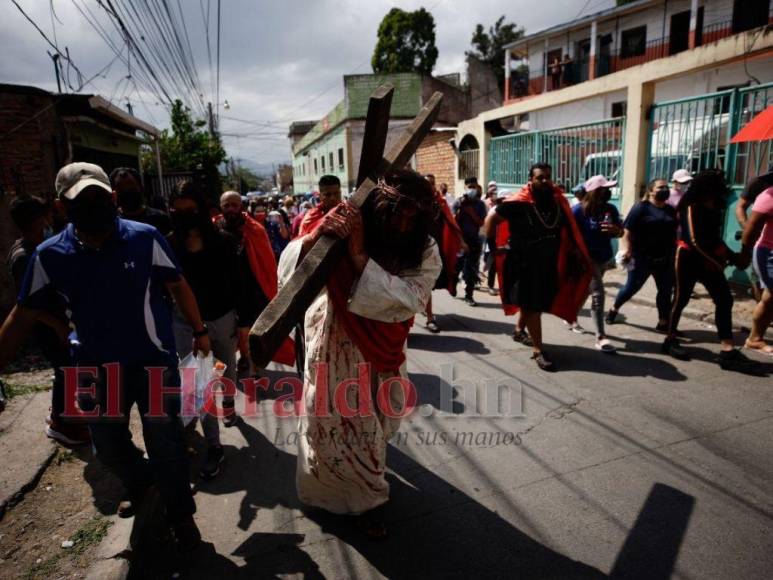 Las impresionantes imágenes del Vía Crucis de la iglesia El Calvario de Comayagüela