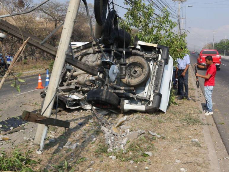 Imágenes del accidente en el anillo periférico que dejó un muerto y dos heridos