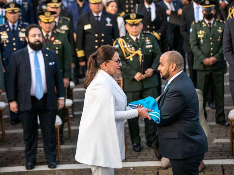 El look de la presidenta Xiomara Castro durante homenaje a la Bandera Nacional