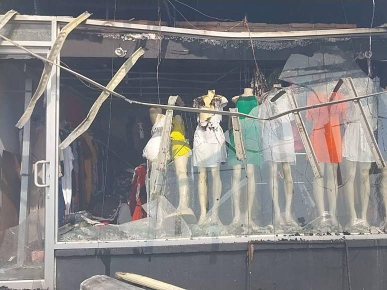 Una llantera, licorera y tienda ropa: negocios afectados por incendio en La Pradera