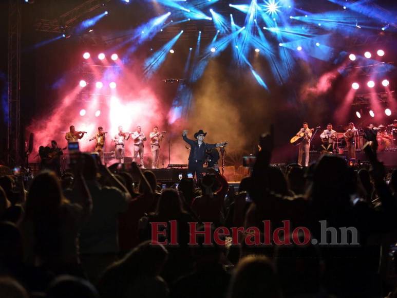 Las mejores fotos de Christian Nodal durante su concierto en Honduras