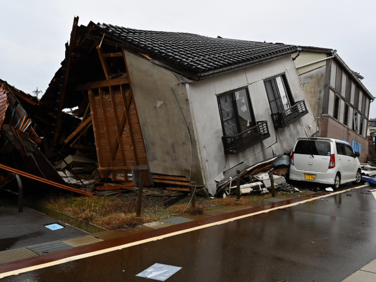 Nuevas réplicas de sismos en Japón; continúa la búsqueda de sobrevivientes