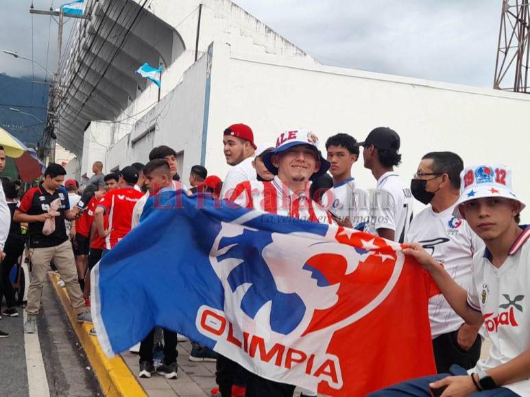 Ni el feriado por Independencia frena al olimpismo: inmensas filas para el Olimpia-Diriangén