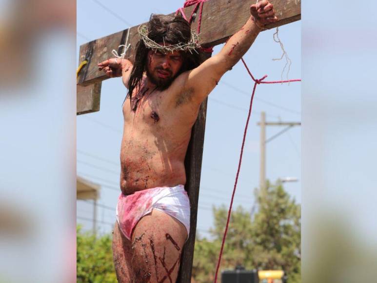 Las 25 imágenes más espectaculares de los Vía Crucis en Tegucigalpa