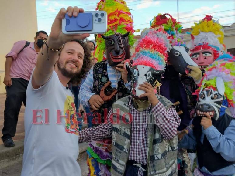 Luisito Comunica recorre Comayagua rodeado de fans (FOTOS)