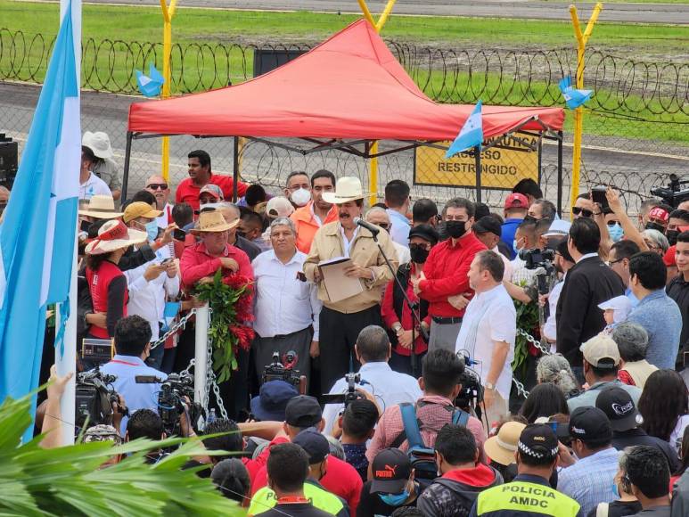 Así fue la inauguración de la Plaza Isy Obed, muerto en golpe de Estado en Honduras