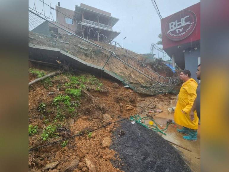 En deslave muere familia en Roatán; sobrevive bebé de 2 años