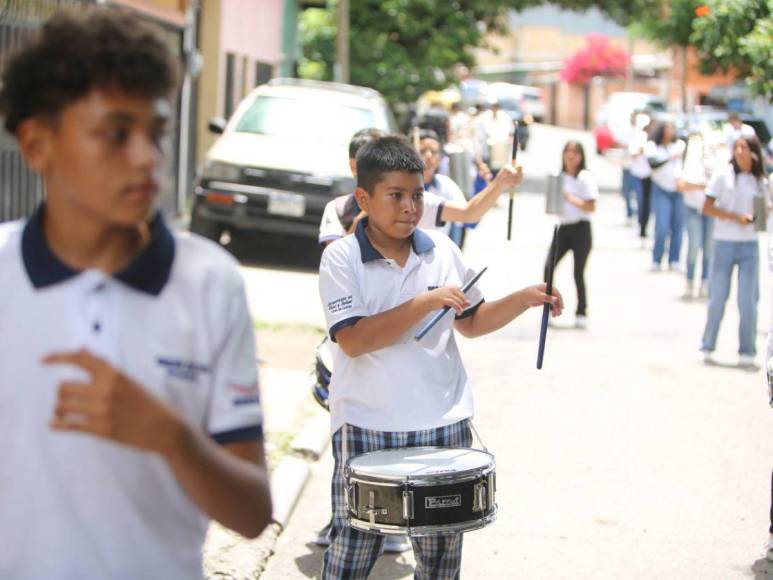 Así se prepara la banda de guerra del Instituto Beraca