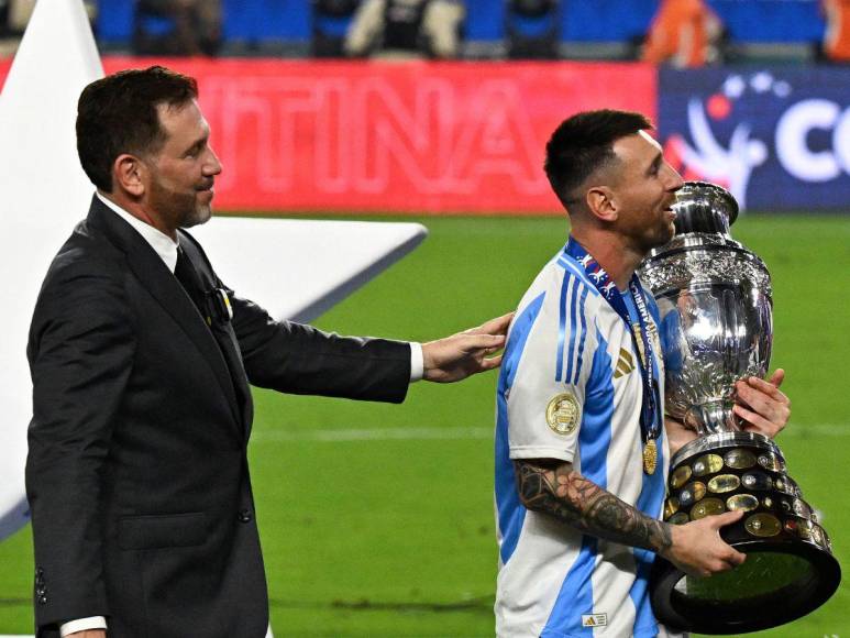 Abrazos y emotivas despedidas: el festejo de Argentina, bicampeón de Copa América