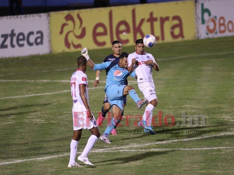 Zafarrancho, polémica y un emotivo saludo: Las imágenes que dejó el Motagua-Olimpia