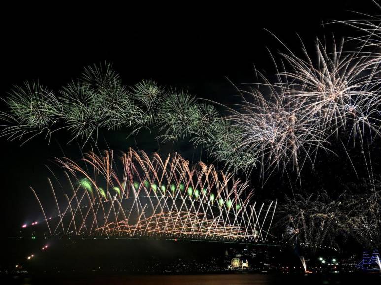 Con espectáculos de fuegos artificiales, así celebran Año Nuevo 2023 en el mundo