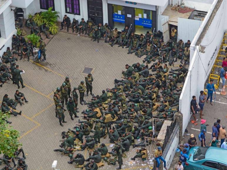 Así fue la irrupción de manifestantes en casa del presidente de Sri Lanka (Fotos)