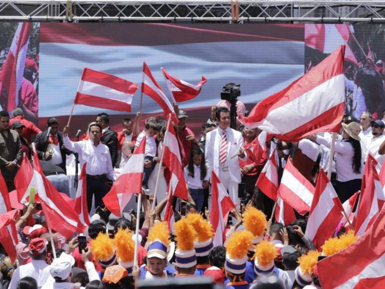 Así fue la juramentación de Salvador Nasralla en el Partido Liberal de Honduras