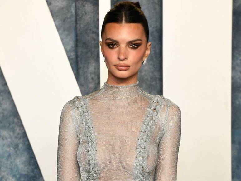 Emily Ratajkowski y Kylie Jenner compiten por la atención, mientras que Kendall y Gigi se besan en la after party de Vanity Fair