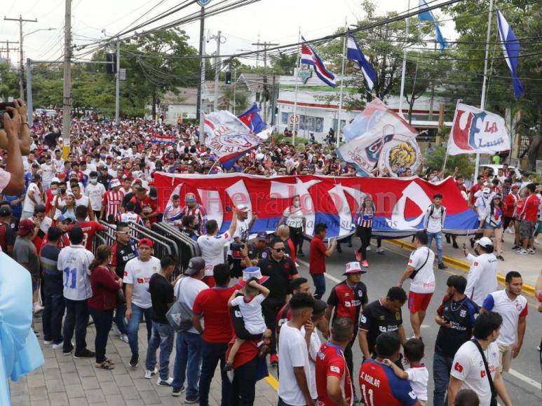 Ni el feriado por Independencia frena al olimpismo: inmensas filas para el Olimpia-Diriangén