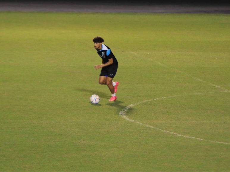 Del avión directo al estadio: Honduras prepara el duelo ante Granada en el “Chelato” Uclés