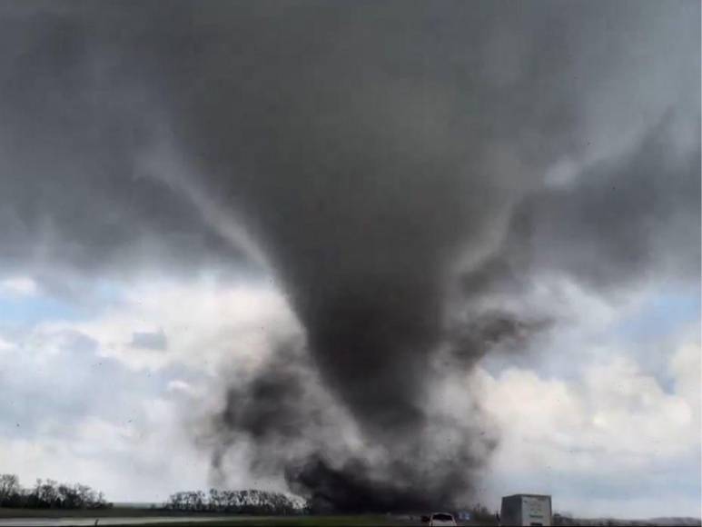 Daños, heridos y alerta en EUA tras tornados en Nebraska y Iowa