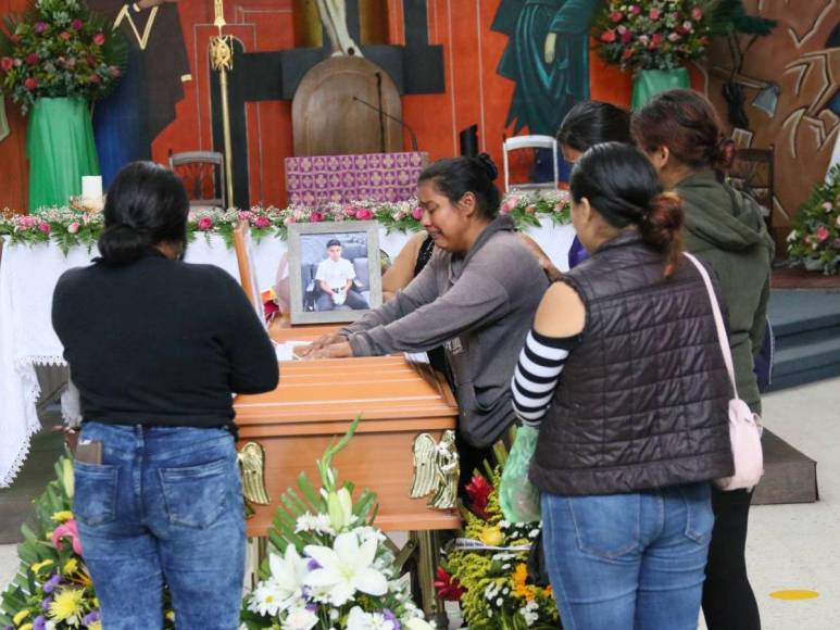 Doloroso adiós: así fue el velorio de Richard Ávila, estudiante del Milla Selva asesinado