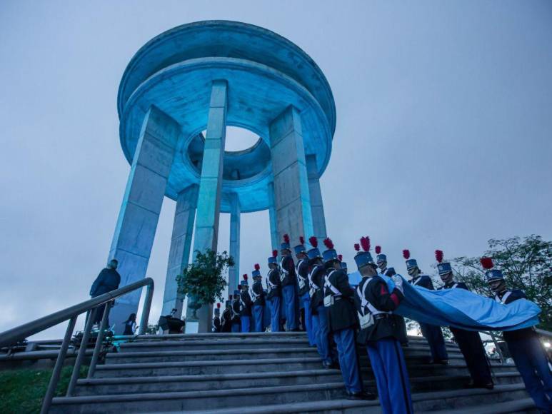 Así fue la ceremonia de izamiento de la Bandera Nacional que inauguró las fiestas patrias