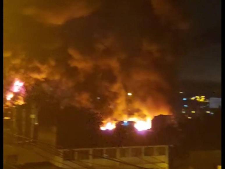 Impactantes imágenes del gigantesco incendio en el Hato de Enmedio