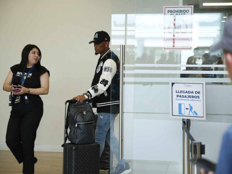 Luis Palma y Deybi Flores llegan a Honduras para encarar a México