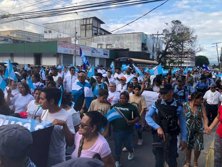 Oposición realiza quinta marcha “Por Honduras” en San Pedro Sula