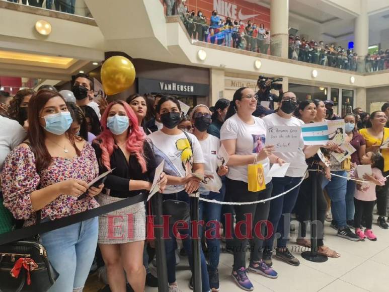 FOTOS: Emoción y apoyo total al recibir a Cesia Sáenz, la “leona de Honduras”, en la capital