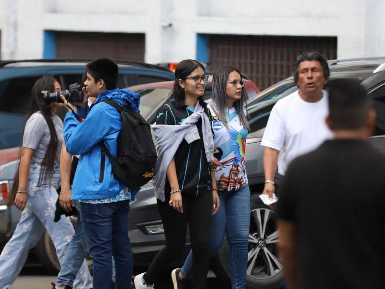 ¡Roban suspiros! Las bellezas que llegaron al duelo Honduras- México