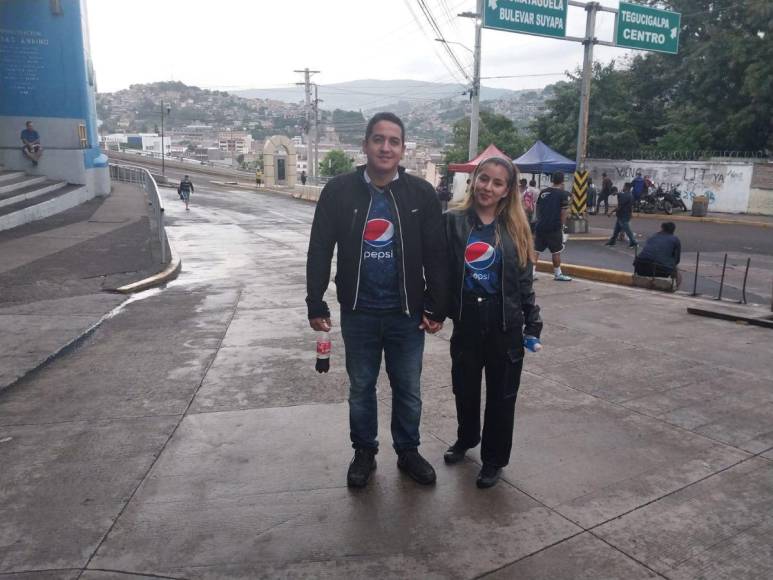 Aficionados le ponen ambiente al clásico Motagua - Olimpia en el Estadio Nacional