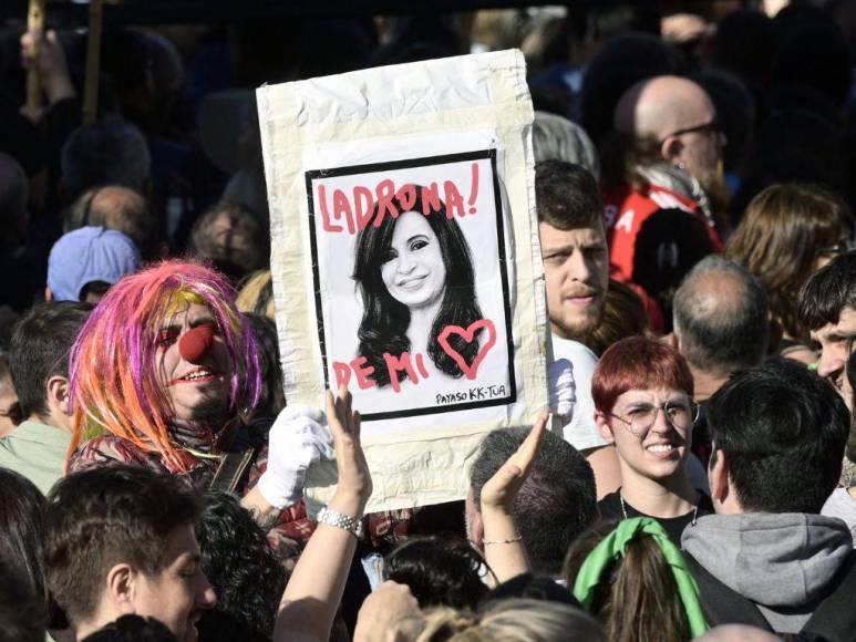 FOTOS: Argentinos salen a las calles para condenar ataque contra Cristina Kirchner