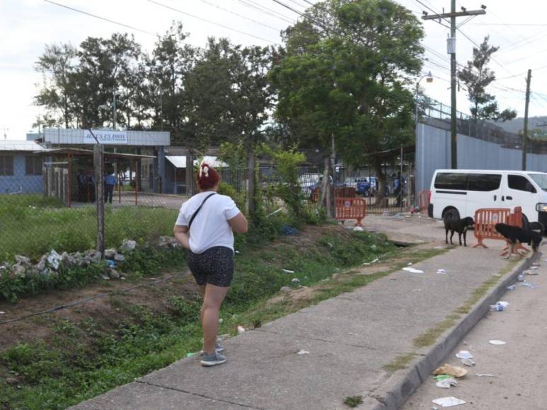 Familiares en espera de información: Así luce PNFAS un día después de la matanza