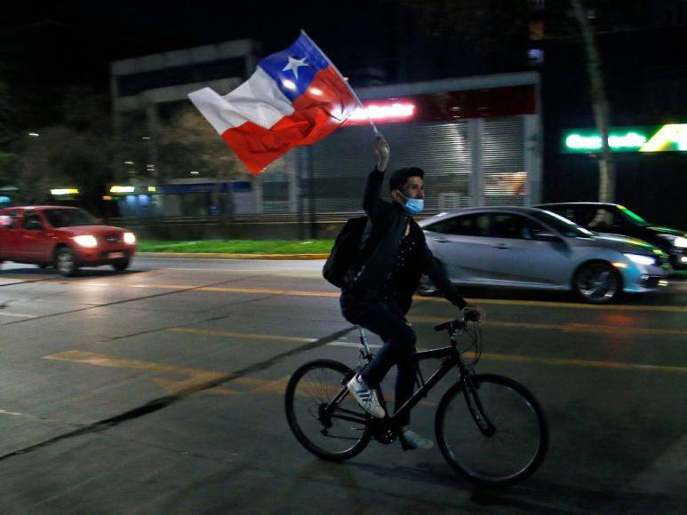 FOTOS: Chile celebra arrollador rechazo a nueva Constitución tras plebiscito de este domingo