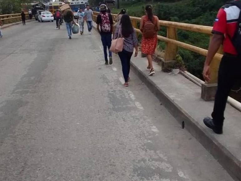 Largas filas, caminatas forzadas y pérdidas deja paro de transporte en varias zonas de Honduras